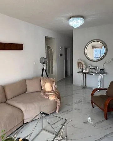 Center Getaway 3 Bedroom *