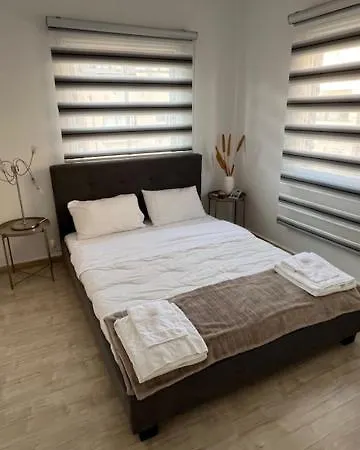 Center Getaway 3 Bedroom Apartament Nikozja