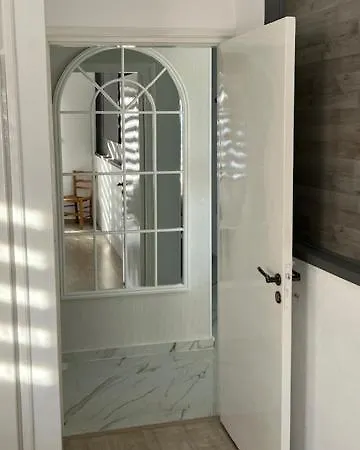 Center Getaway 3 Bedroom Apartment *
