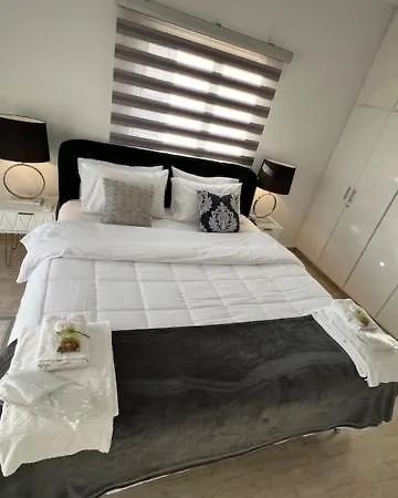 Center Getaway 3 Bedroom * Никосия